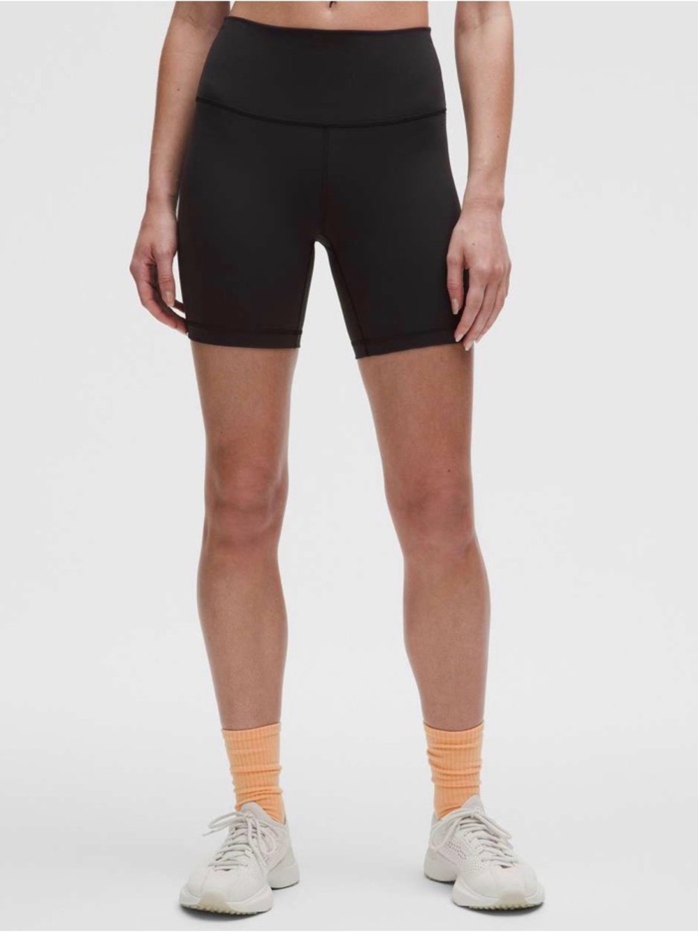 Lululemon Wunder Train High-Rise Short 6"
Black Size 8